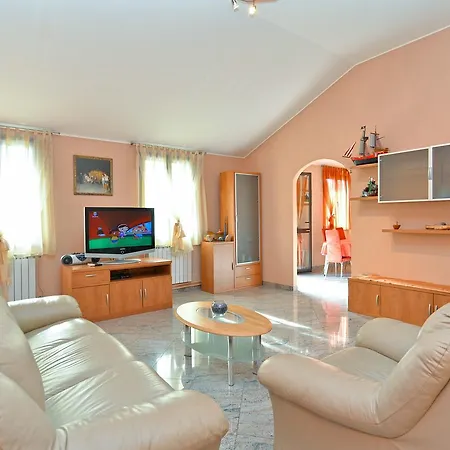 House Nevica 1632 فاجانا